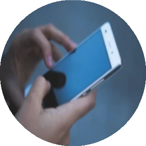 a plaintiff using mobile phone to apply for legal funding online
