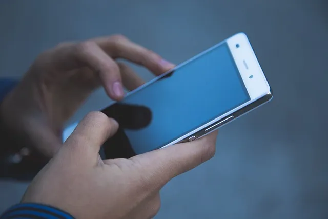 a mobile phone depicting a customer apply for legal funding